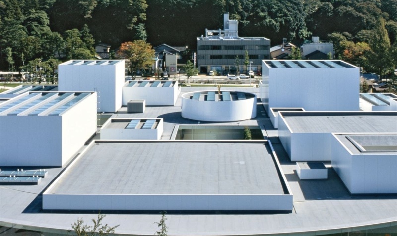 Q 円柱や四角柱が突き出たこの建物は何の施設 日経クロステック Xtech Q 円柱や四角柱が突き出たこの建物は何の施設 日経クロステック Xtech