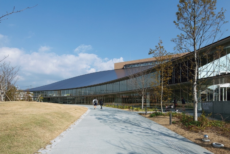 Q 長崎で県市一体型の図書館が誕生 その建物の画期的な特徴は 日経クロステック Xtech Q 長崎で県市一体型の図書館が誕生 その建物の画期的な特徴は 日経クロステック Xtech