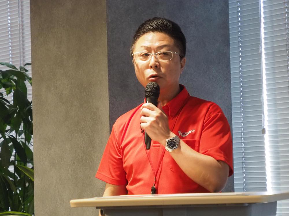 Garage Sumidaの活動をプレゼンテーションする浜野製作所代表取締役CEOの浜野慶一氏（写真：稲垣宗彦）