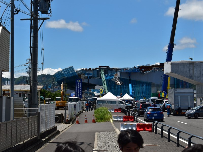 1位は「横取り作業中に長さ60mの橋桁落下、国道バイパス工事で作業員2人死亡」