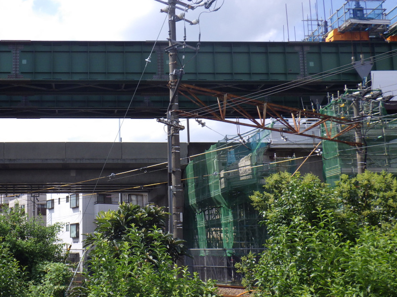 1位は「JR南武線をまたぐ橋の工事中止　図面と異なる配筋」