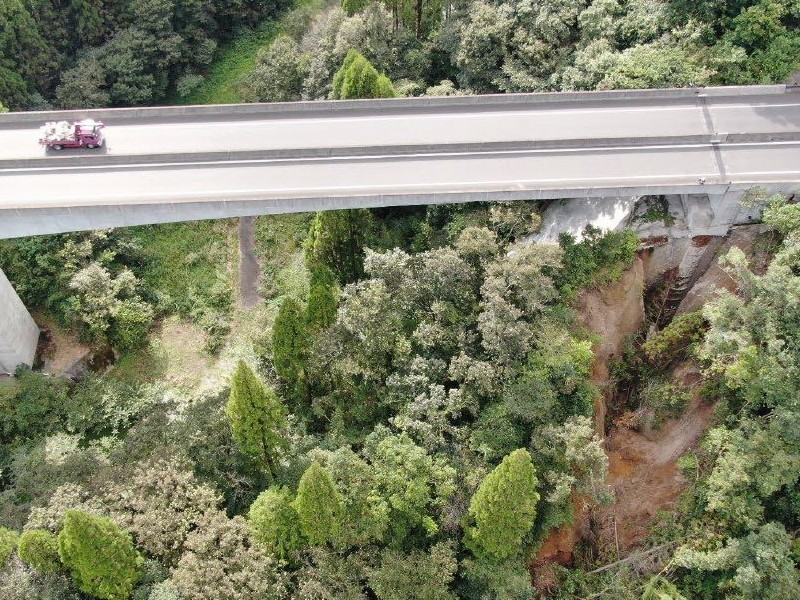 1位は「斜面崩壊で橋台基礎が露出、原因は『シラス』の浸食」