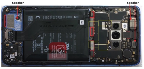 実験で使用したAndroidスマホ「OnePlus 7T」の内部。イヤースピーカーが複数搭載されている（写真右側）