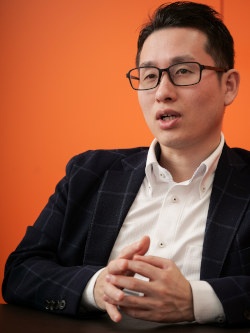 滝野 一征 氏
