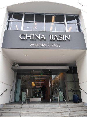 サンフランシスコ市の「チャイナ・ベイシン（China Basin）」という地区にあるリフトの本社前