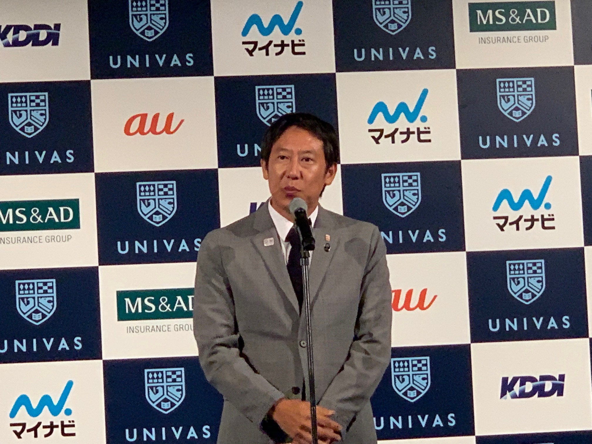 図1　発表会でパートナーシップ締結について祝辞を述べたスポーツ庁長官の鈴木大地氏