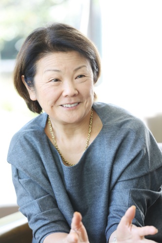 森俊子氏。1976年にクーパー・ユニオン大学建築学科を卒業後、ニューヨークのエドワード・ララビー・バーンズ建築事務所に就職。1981年に独立し、Toshiko Mori Architect PLLCを設立する。1995年からハーバード大学の終身教授職を取得し、2002年から2008年には同大学の建築学部長を務める。米国芸術院アカデミー賞など受賞歴多数。代表作にアフリカ・セネガルの「文化センターTHREAD」(2015年)など(写真:鈴木 愛子)