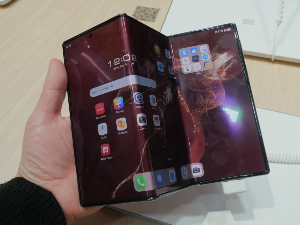 AIエージェントに折り畳みや外付けレンズ、MWCで見たスマホの新しい