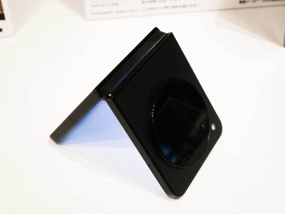 6万円台で勝負に出るZTE、安価な「折り畳みスマホ」は日本で普及するか