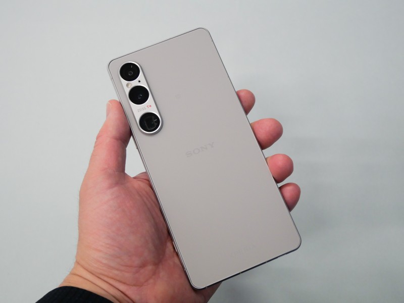 フラッグシップモデルに相次ぐ異変、新機種から見える「八方塞がり」の国内スマホ市場