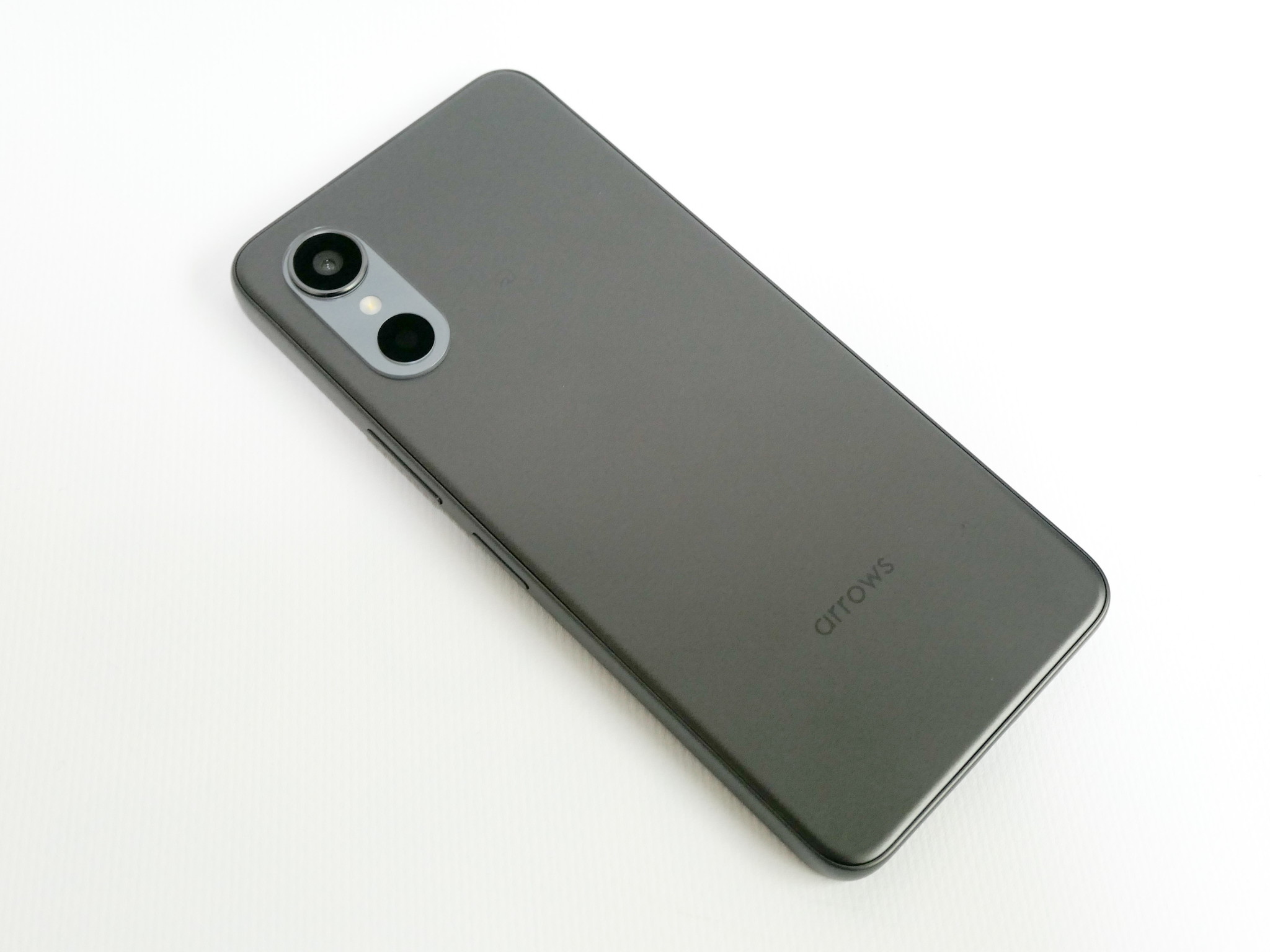 arrows スマートフォン 本体 グレー メモリー高騰に苦慮するFCNT、「arrows We3」など新機種で何を強化した