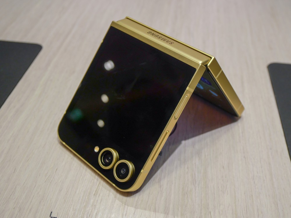 なぜサムスン電子は30万円超えの「折り畳みスマートフォン」を日本で