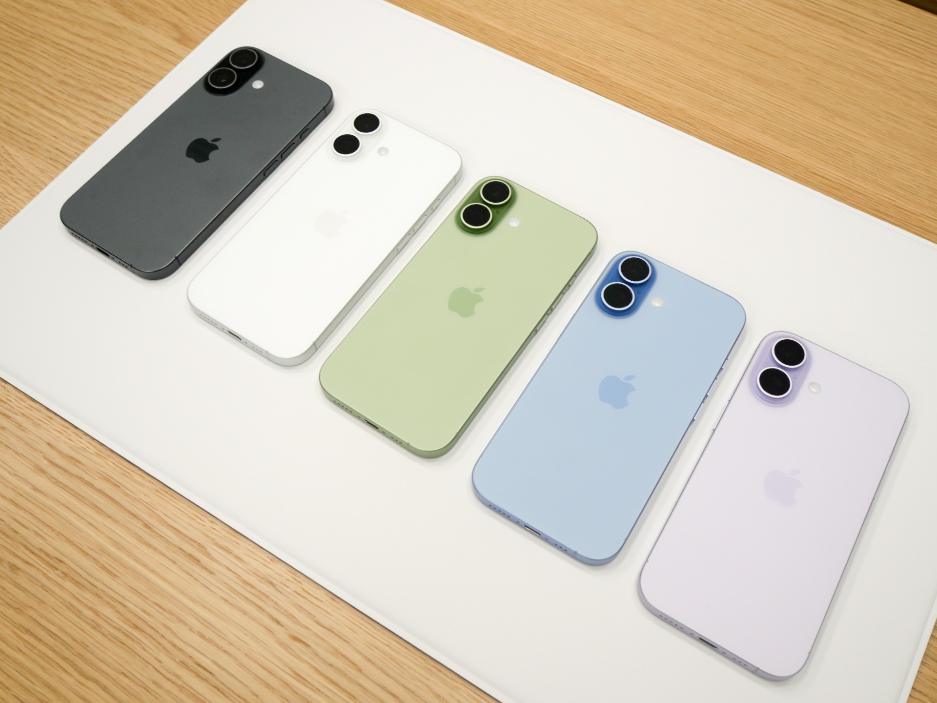 止まらぬスマホ高騰、携帯電話会社に頼れない時代の賢い買い方 | 日経