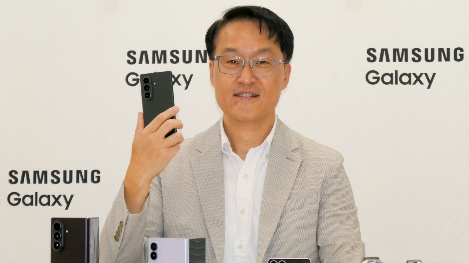 サムスン幹部が語る折り畳みスマホの最前線、薄型化支えた日本の技術