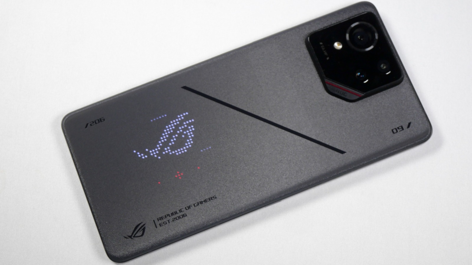 ローエンドが約5万円、メモリー高騰でスマホメーカー撤退ラッシュ再来か