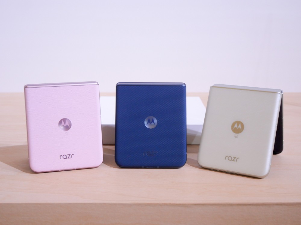 モトローラ、13年ぶりに「au」の販路を復活 折り畳み新機種に見る日本