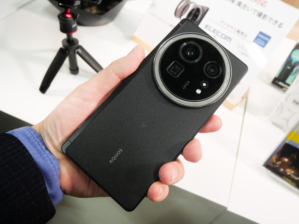見送ったはずのフラッグシップ「AQUOS R9 pro」を投入する