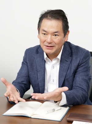 デジタルインテリジェンス部の戦略企画グループリーダーの浅川誠氏