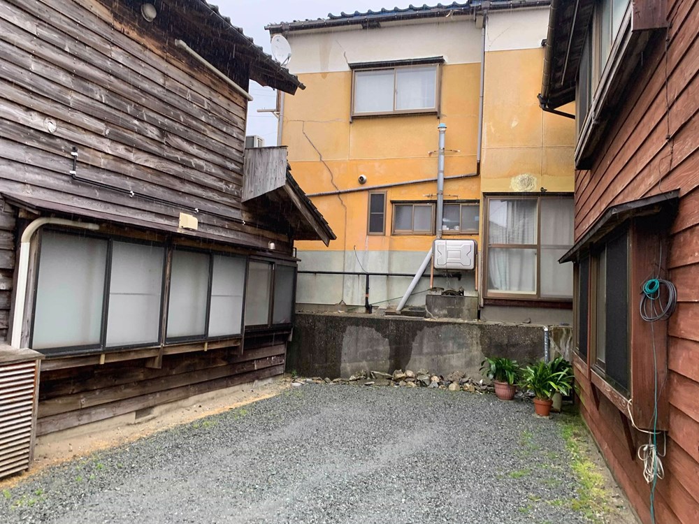 新潟県村上市府屋地区の様子。「全壊」や「半壊」は確認できなかった。2019年6月19日に撮影（写真：横山芳春）