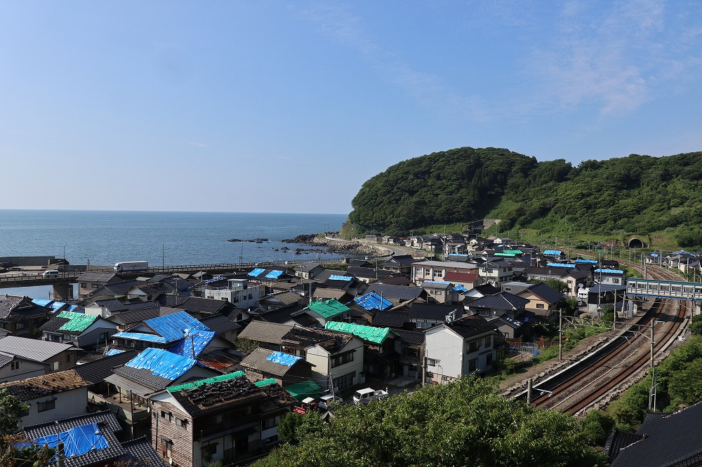 棟瓦の落下が多発 鶴岡市沿岸部 小岩川地区の住宅被害 日経クロステック Xtech