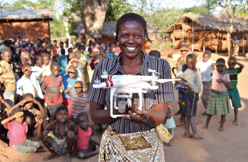 ユニセフは2017年、マラウイで空撮や輸送など人道的用途でのドローン活用の実験を始めた（写真提供：UNICEF/Andrew Brown）