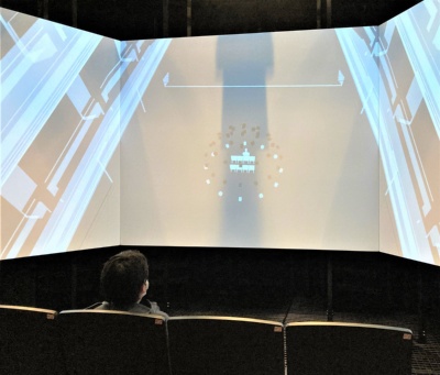 竹中技術研究所に設置された室内音場シミュレーター「STRADIA(ストラディア)」の体験ルーム。私もこの部屋で映像を見ながら、音を聴かせてもらった(写真:日経クロステック)