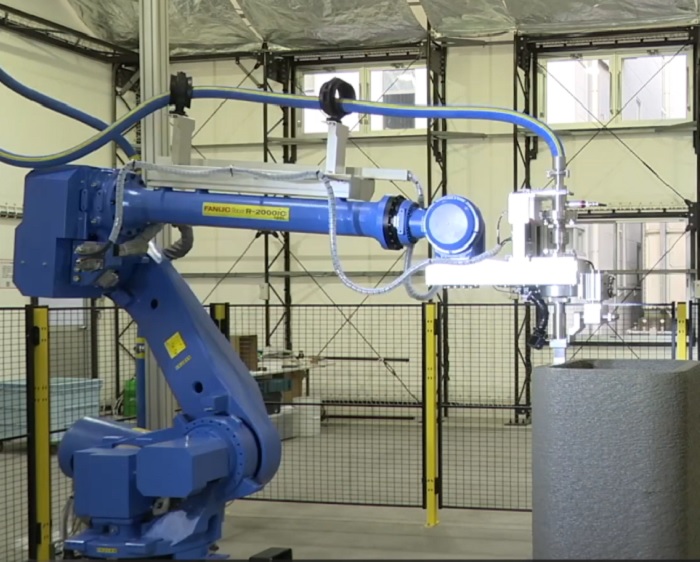 ロボットアームで3Dプリントする（写真：清水建設）