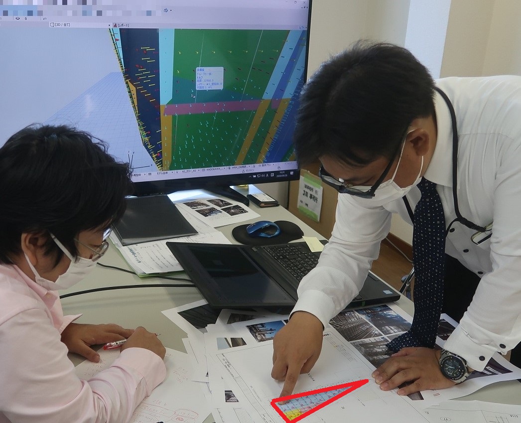 石板を固定する胴縁を躯体の周りにつくるのに必要な「インサート金具」の位置を入力（写真：日経クロステック）