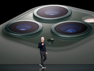 寝耳に水」のUWB搭載、iPhone 11に見る「スマホの次」 | 日経