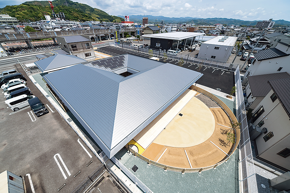 Cltで折板構造の屋根 梁 桁なしの広々とした空間に 日経クロステック Xtech