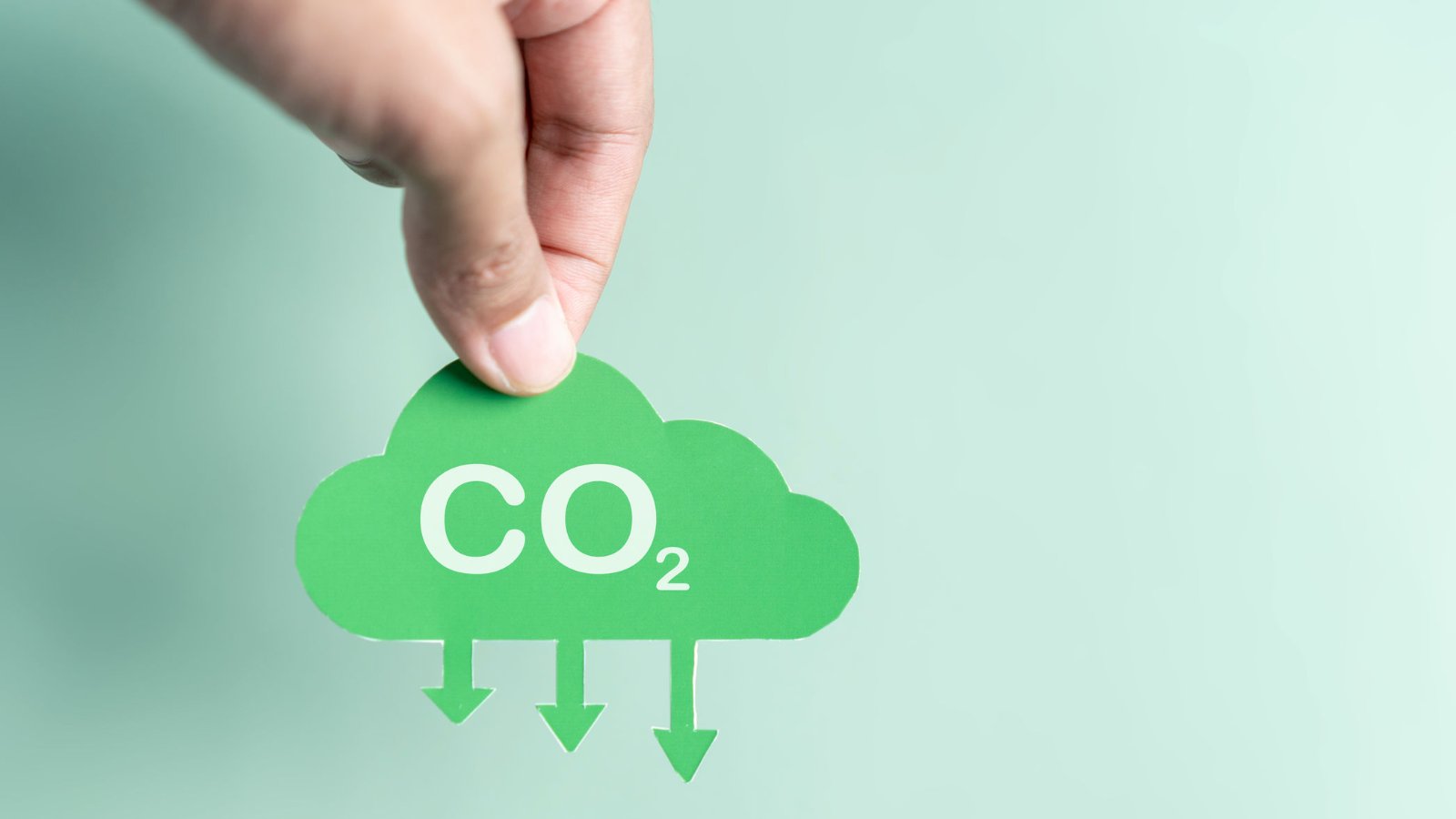 ソフトウエア開発のCO2排出量算出　IT業界に宿題、不備は事業リスクに