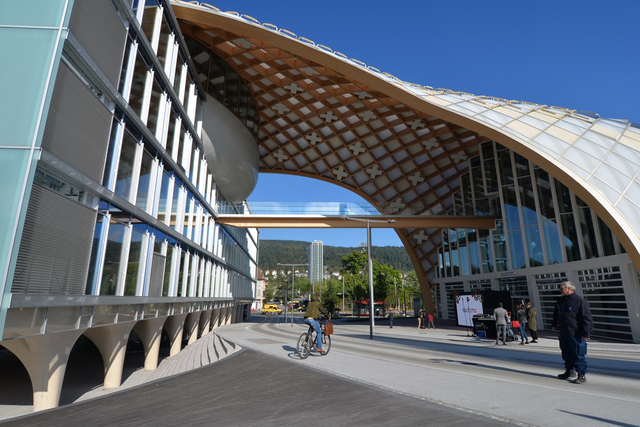 坂茂氏設計のオメガ・スウォッチ新本社がお披露目、スイス現地速報