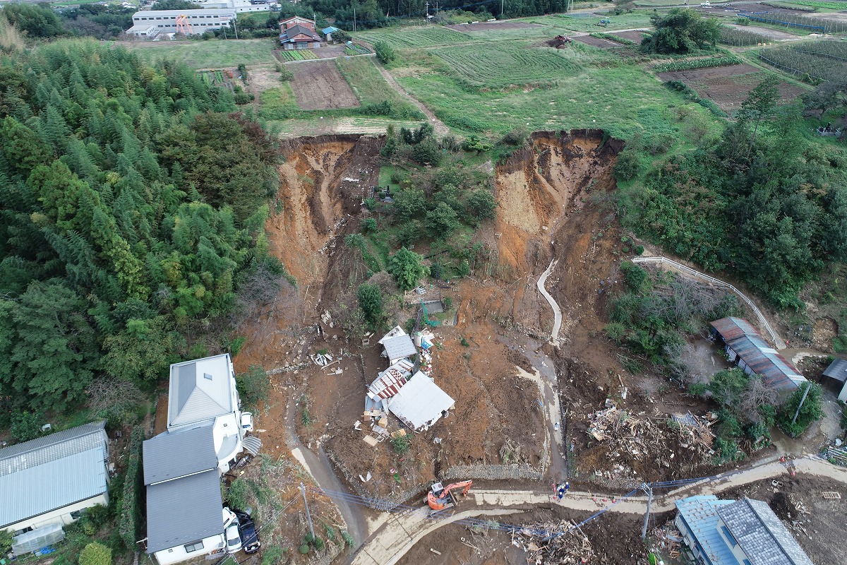 緩い傾斜で異例の土砂崩れ 群馬県富岡市で3人死亡 日経クロステック Xtech