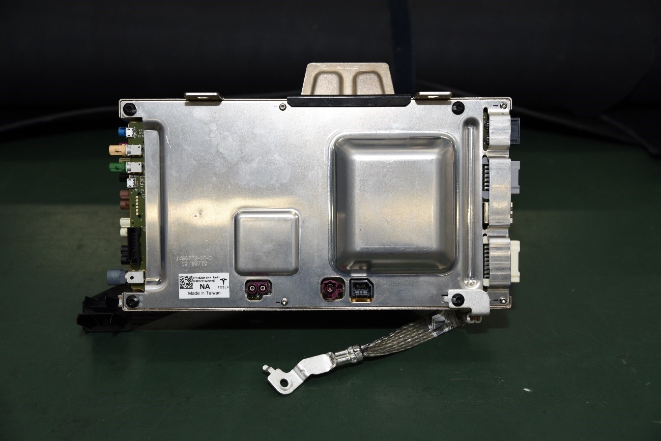 MCUの基板が搭載された車載コンピューター