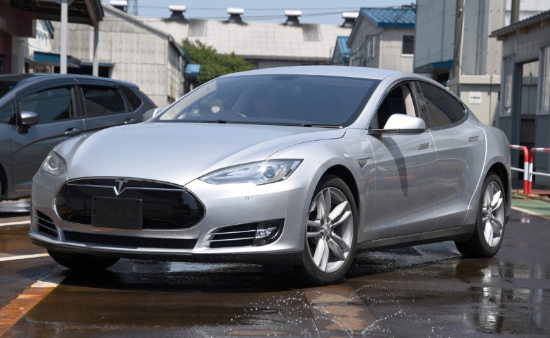 テスラ モデルs 分解 ベンツやボルボのロゴ付き部品が続々 日経クロステック Xtech