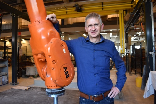 アイントホーフェン工科大学のテオ・サレット教授(写真:日経 xTECH)