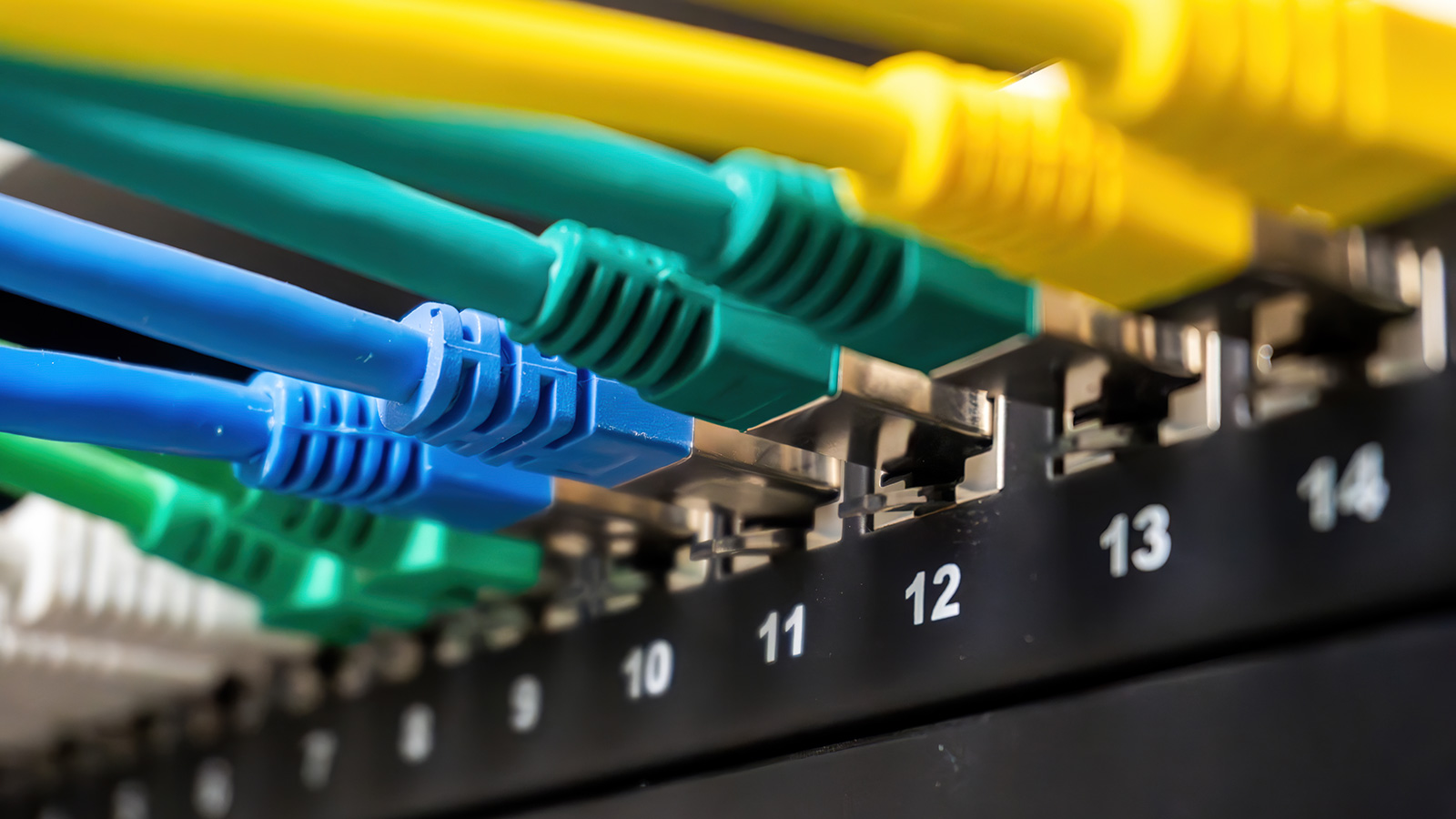 ルーター入れ替えでループ発生、机の下からは何台ものスイッチが見つかる