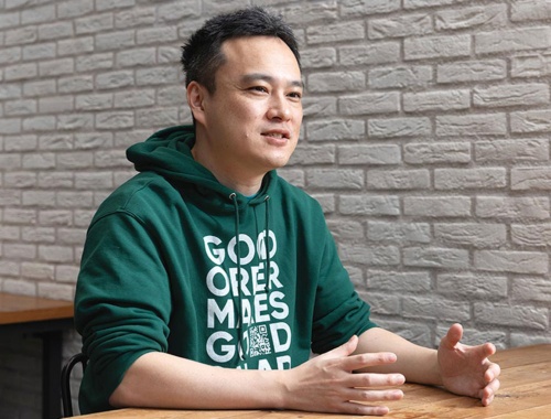 (写真:的野 弘路)