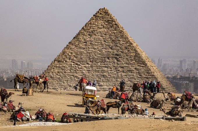 ピラミッド改修工事で物議 建造当初の姿目指す エジプト | 日経クロス ...