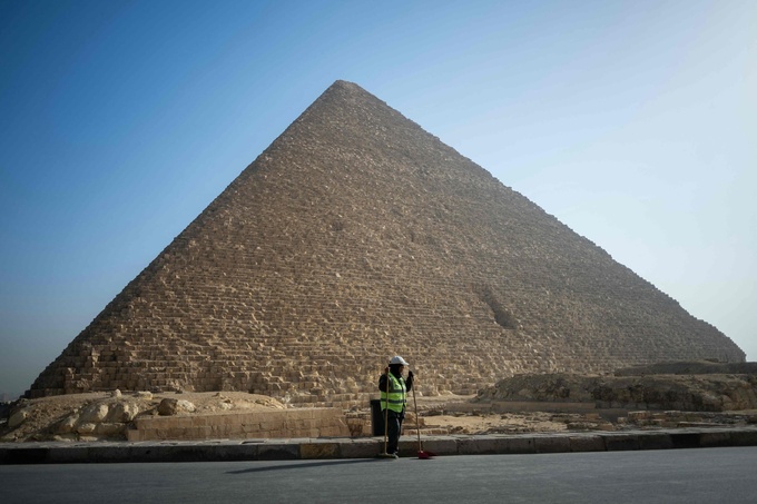 ピラミッド群沿いに「失われた川」、巨石運搬の謎解く鍵か エジプト 