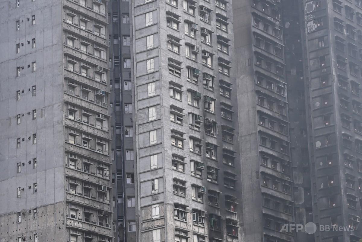 大規模火災から5か月、住民らが初めて一時帰宅 香港 | 日経クロス