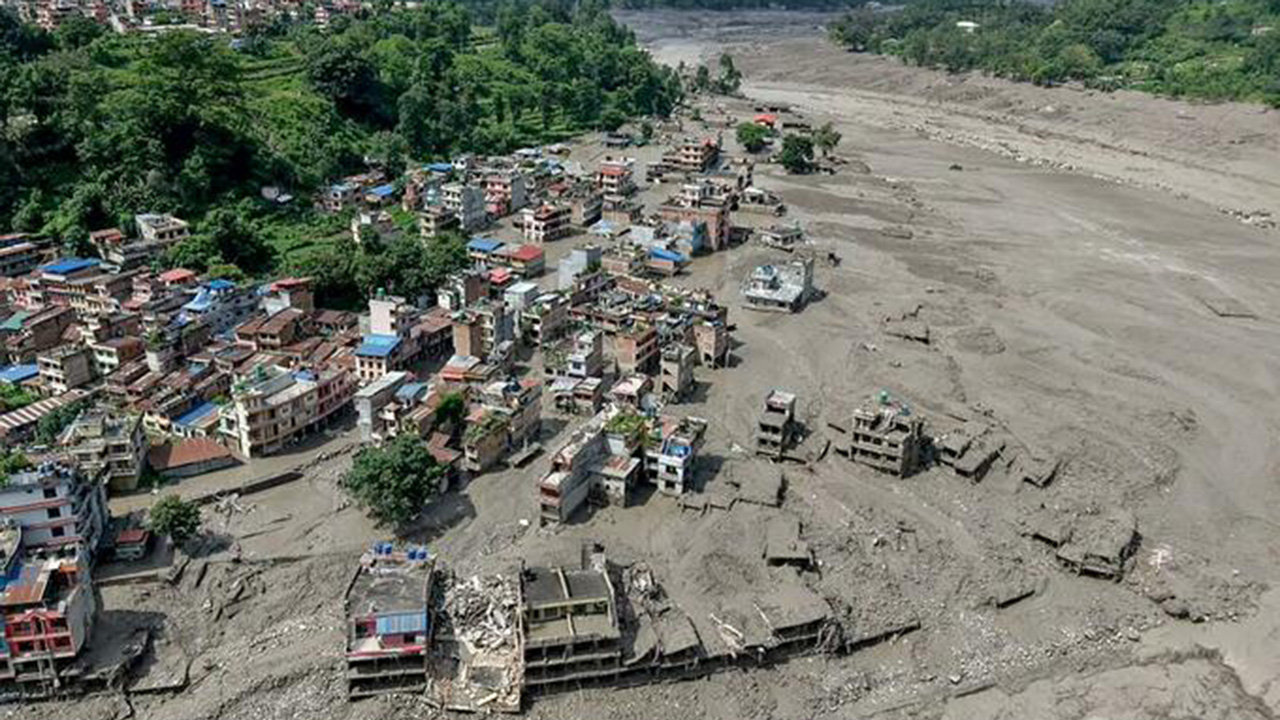 ネパール・チベット洪水、死者165人 1000人以上不明 氷河崩落が原因か