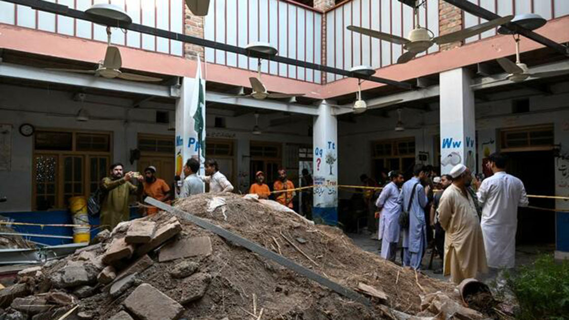パキスタンの学校で屋根崩落、巻き込まれた子供32人と教師1人が死亡