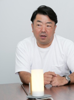 鈴木健一郎氏