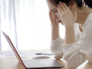 素っ気ないチャットは部下を追い込む、テレワークの落とし穴