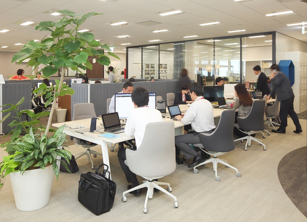 社員個人の仕事の場「ベース」に相当するオカムラのオフィススペース