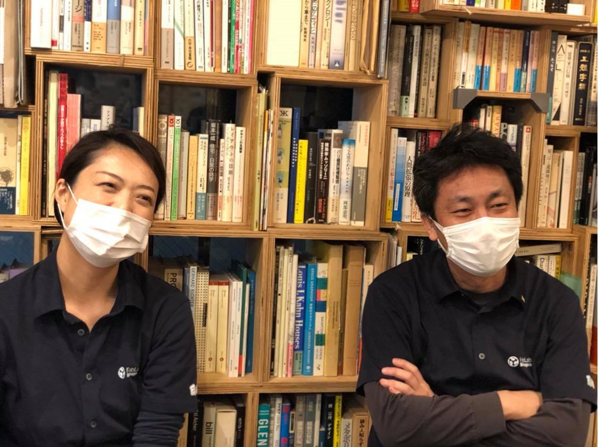 図1：ファブラボ品川ディレクターの林園子氏（左）とファウンダーの濱中直樹氏（右）