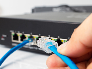 よく似たネットワーク機器「ルーター」と「L3スイッチ」、どう使い分ける？