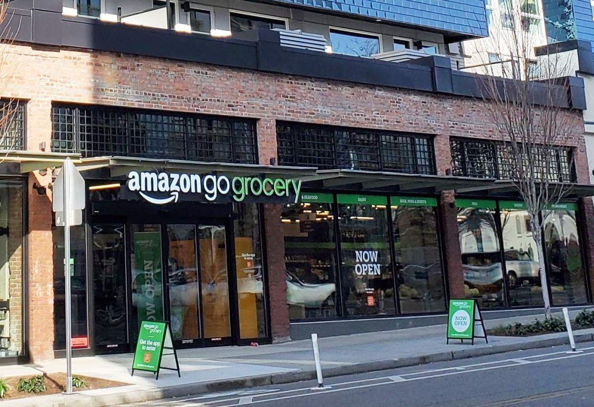 アマゾンがシアトルに開店した生鮮食品を充実させた「Amazon Go Grocery」