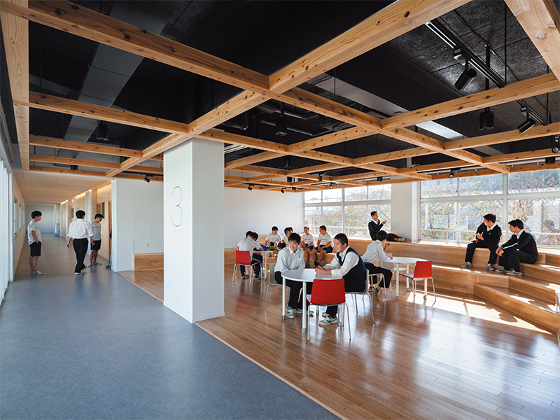 共学化を機に全校を順次改修、入学者数は前年度までの3倍に